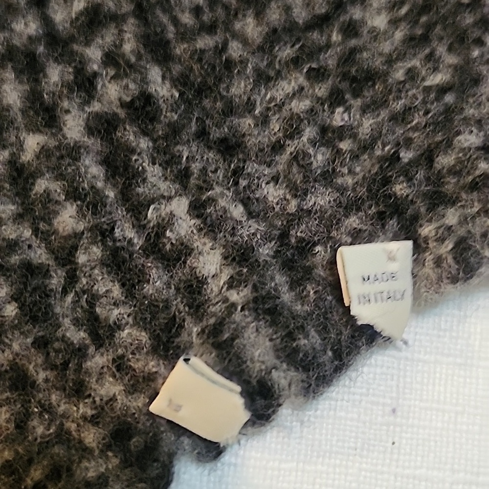 Made In Italy Black and White Knit Scarf, EUC - Picture 11 of 11
